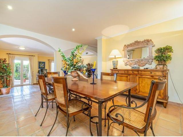 Exclusiva vivienda con jardín y piscina privada en Son Verí Nou