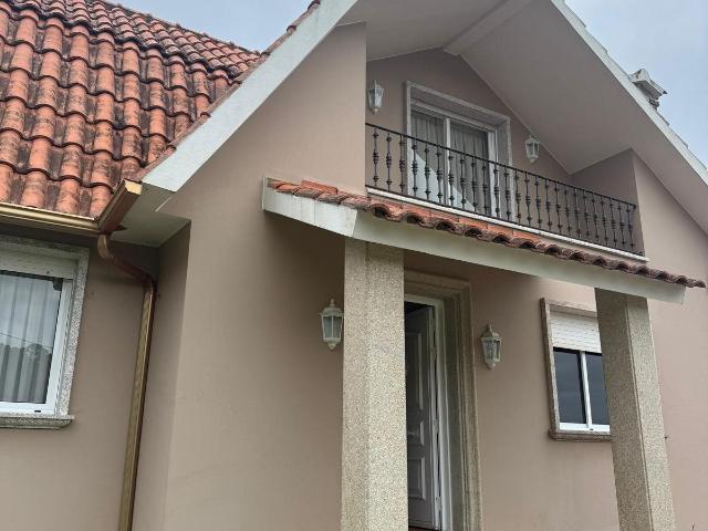 Exclusiva vivienda con vistas a la Ría de Aldán y amplia par. 320m² Aldán