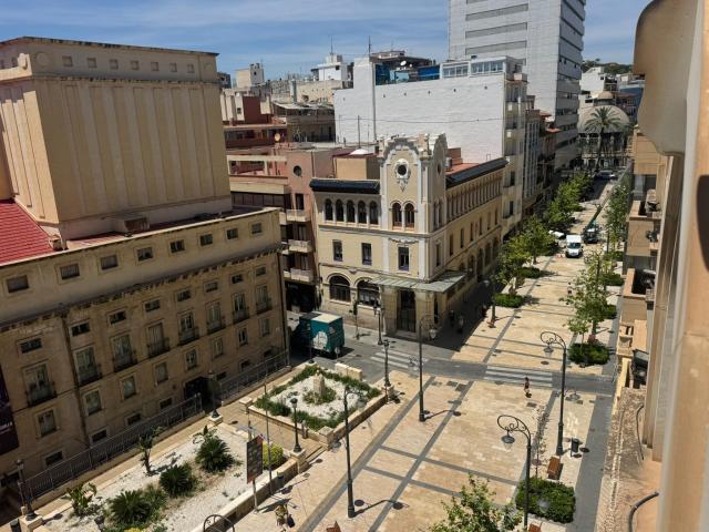 Exclusiva vivienda con vistas despejadas frente al Teatro Principal de Alicante
