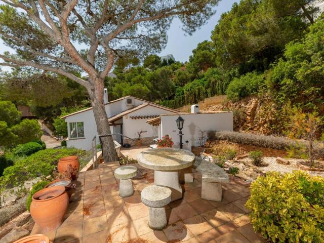 Exclusiva vivienda con vistas panorámicas al mar en entorno. 226m² Tamariu