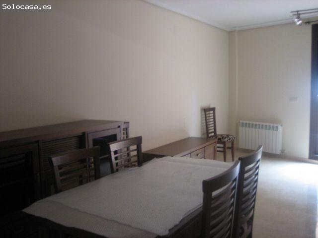 Exclusiva vivienda amueblada con gran terraza y piscina comunitaria