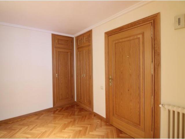 EXCLUSIVA VIVIENDA DE CASI 200M2, REFORMADA A ESTRENAR Y A POCOS PASOS DEL CAUCE DEL TURIA