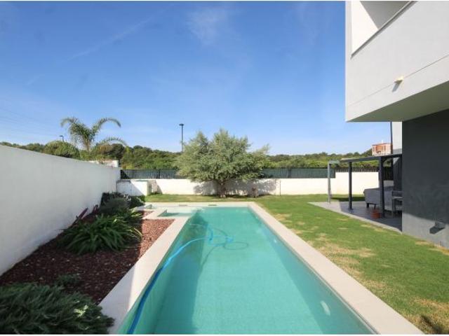 EXCLUSIVA VIVIENDA DE DISEÑO EN SANTA APOLONIA