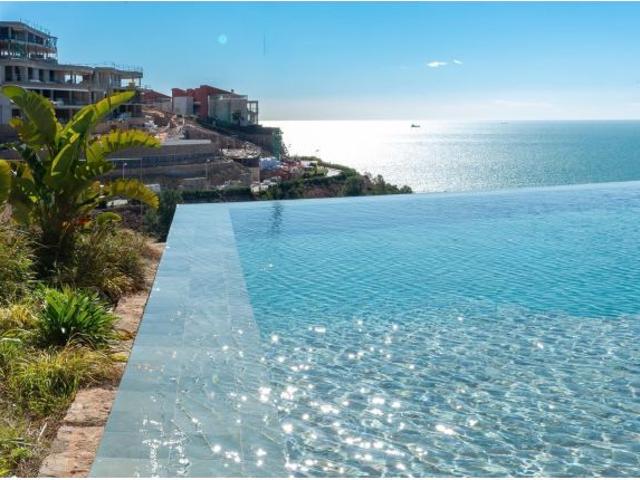EXCLUSIVA VIVIENDA DE LUJO CON PISCINA PRIVADA E IMPRESIONANTES VISTAS AL MEDITERRÁNEO