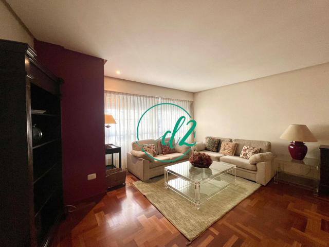 EXCLUSIVA VIVIENDA DE MÁS DE 130 m2 CON GARAJE EN PLENO CENTRO DE OURENSE. REF1466