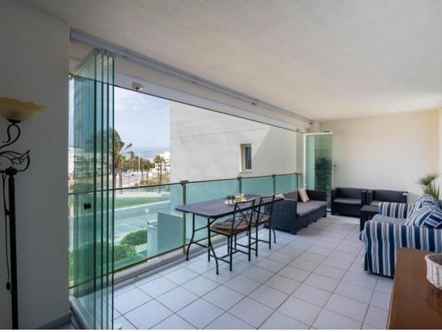 Exclusiva vivienda en esquina con grandes terrazas y vistas abiertas en Marina Serena Golf