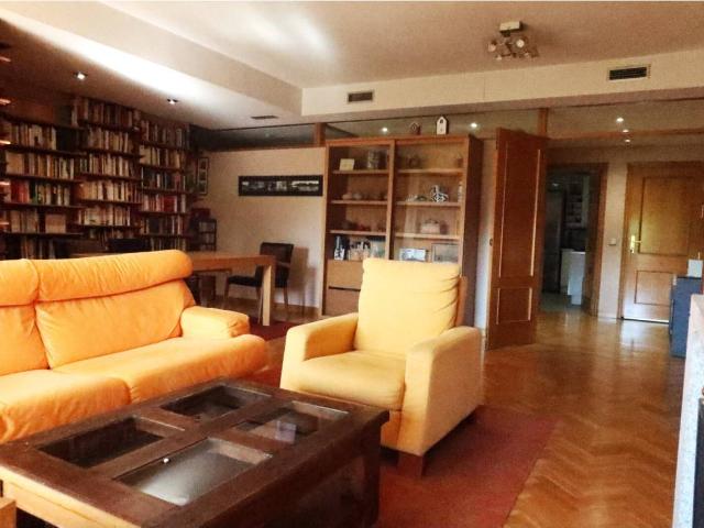 EXCLUSIVA VIVIENDA EN POZUELO DE ALARCÓN CON URBANIZACIÓN PRIVADA Y COMPLETAS ZONAS COMUNES