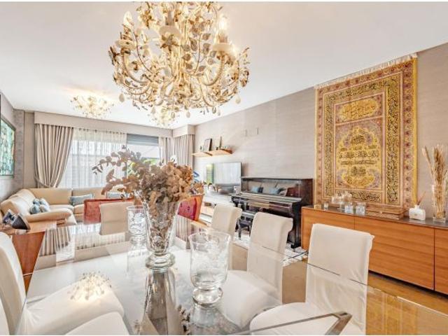 Exclusiva Vivienda en Planta Baja con Jardín Privado