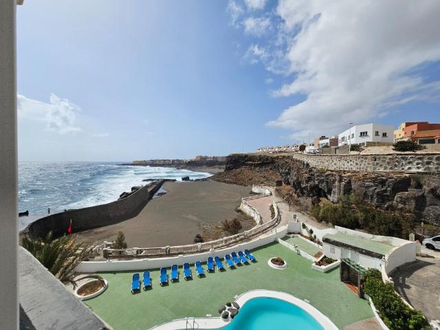 EXCLUSIVA VIVIENDA EN PRIMERA LÍNEA DE MAR EN LA COSTA DE TELDE