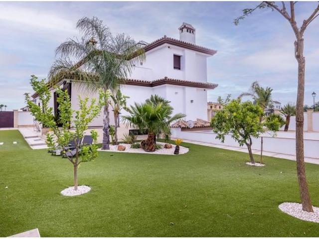 EXCLUSIVA VIVIENDA EN VILLAMANRIQUE DE LA CONDESA. VLL01