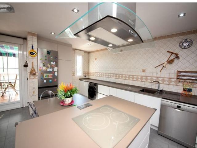 Exclusiva vivienda independiente con espectacular piscina de diseño y máximas calidades