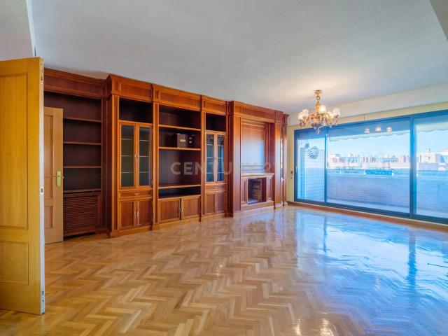 Exclusiva vivienda para reformar en Prado de Somosaguas, junto a La Finca
