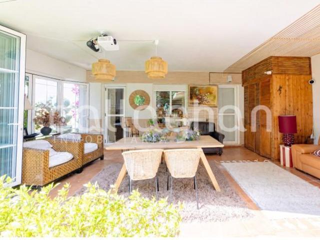 Exclusiva vivienda pareada con piscina privada y vistas despejadas en Rascanya – La Pobla de Vallbon