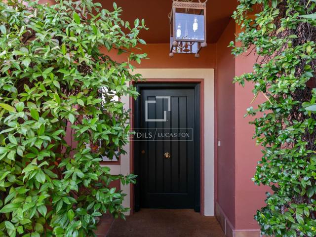 Exclusiva vivienda pareada en esquina en venta en El Encinar. 248m² Madrid