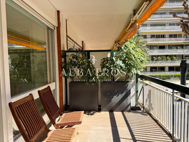 Exclusiva vivienda en alquiler junto a Turó Park, con piscina, seguridad 24h y parking