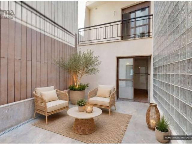 Exclusiva vivienda reformada con gran patio central y extraordinarias posibilidades
