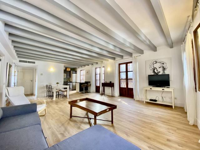 Exclusiva vivienda rehabilitada junto a la Catedral de Palma con ascensor y máxima tranquilidad