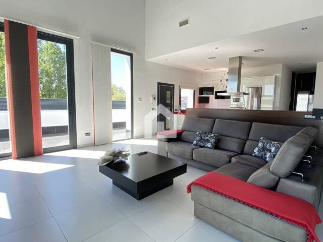 EXCLUSIVA VIVIENDA UNIFAMILIAR EN ZONA HOSPITAL – TALAVERA DE LA REINA