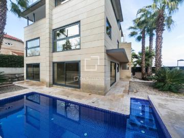 Dils Lucas Fox presenta esta espectacular casa unifamiliar e. 587m² Sant Cugat del Vallés
