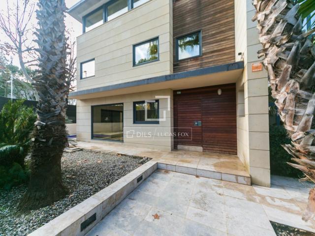 Dils Lucas Fox presenta esta espectacular casa unifamiliar e. 587m² Sant Cugat del Vallés