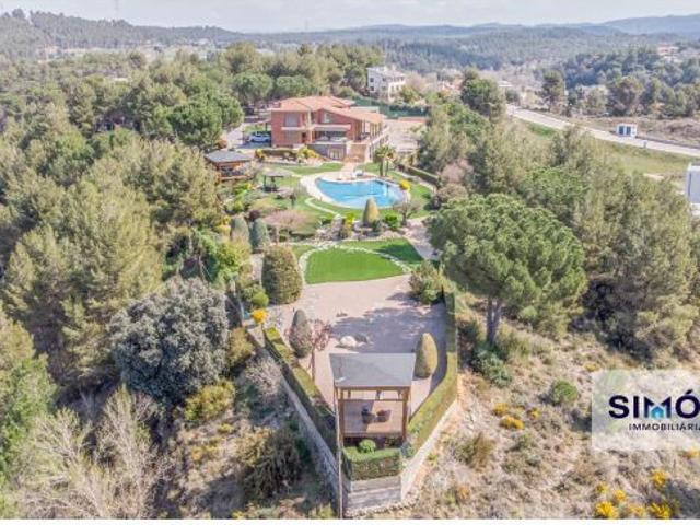 ¡Exclusiva VILLA con vistas y todo lujo de detalles!