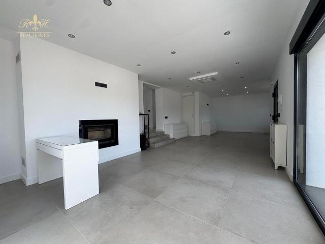 Exclusiva villa con vistas panorámicas, piscina y apartamentos independientes en El Albir