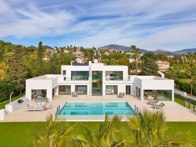 Exclusiva Villa / Chalet de 1500 m2 en alquiler en Estepona, España