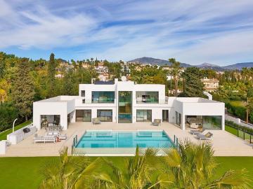 Exclusiva Villa / Chalet de 1500 m2 en alquiler en Estepona, España