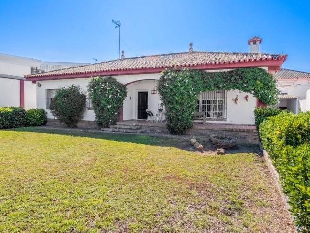Exclusiva Villa / Chalet de 160 m2 en venta en Dos Hermanas, Andalucía
