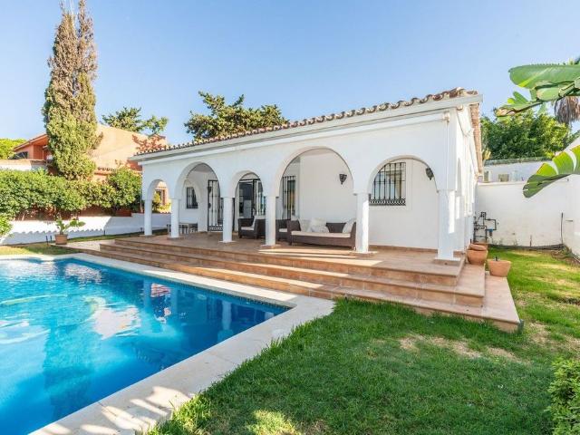 Exclusiva Villa / Chalet de 161 m2 en venta en Urbanización Marbella Este, España