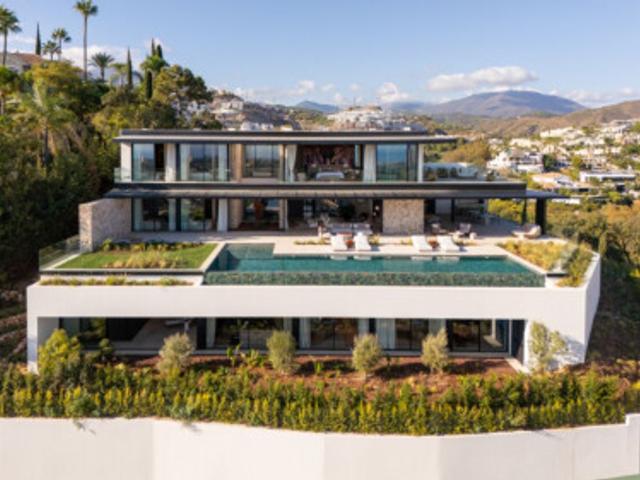 Exclusiva Villa / Chalet de 1696 m2 en venta en Benahavís, España