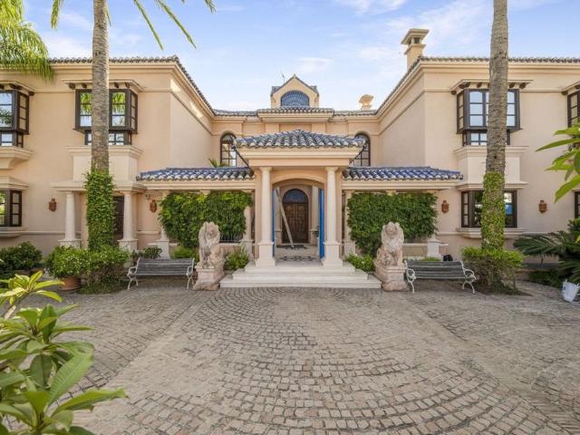 Exclusiva Villa / Chalet de 1727 m2 en venta en Marbella, Andalucía