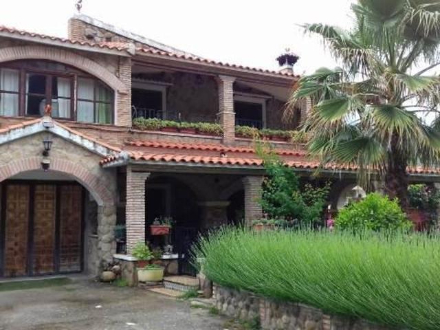 Exclusiva Villa / Chalet de 1000 m2 en venta en Casas del Castañar, Extremadura