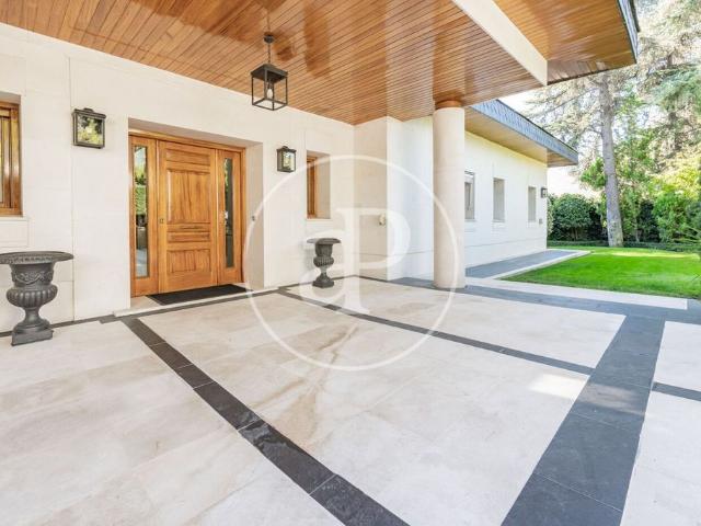 Exclusiva Villa / Chalet de 1035 m2 en venta en Casco histórico de Hortaleza, España