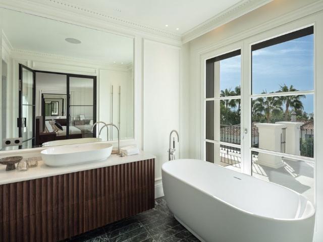 Exclusiva Villa / Chalet de 1046 m2 en venta en The Golden Mile, Marbella, Andalucía