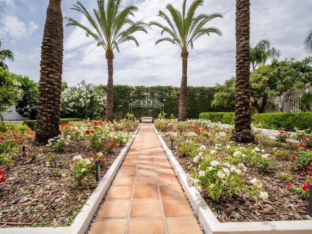Exclusiva Villa / Chalet de 1107 m2 en venta en Marbella, Andalucía
