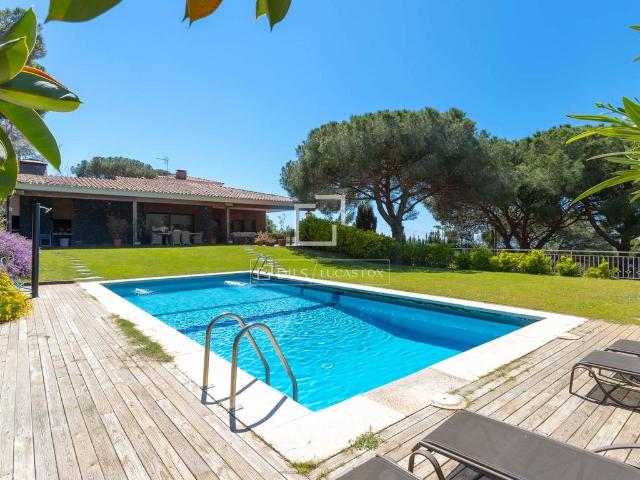 Exclusiva Villa / Chalet de 1157 m2 en venta en Cabrils, Cataluña
