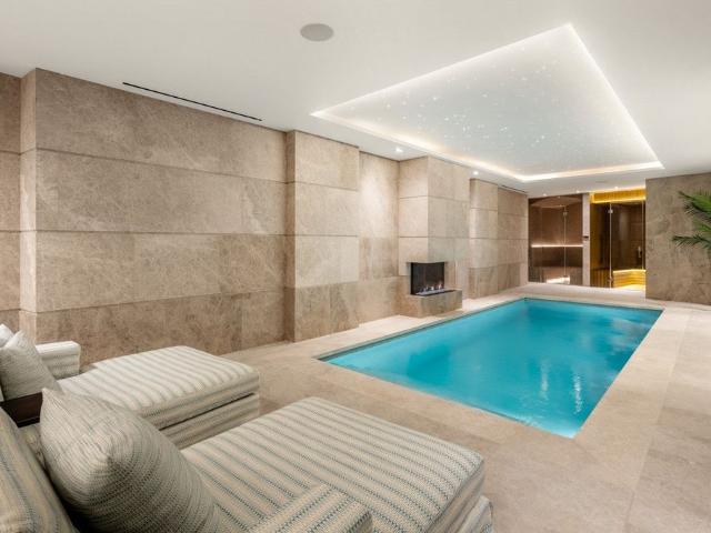 Exclusiva Villa / Chalet de 1176 m2 en venta en Marbella, España