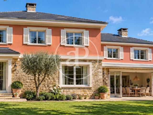 Exclusiva Villa / Chalet de 1190 m2 en Casco histórico de Hortaleza, Chamartín, Comunidad de Madrid