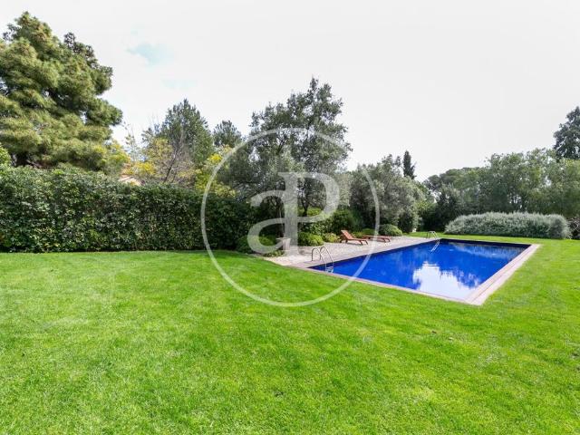 Exclusiva Villa / Chalet de 1327 m2 en venta en Barcelona, España