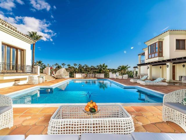 Exclusiva Villa / Chalet de 1337 m2 en venta en Estepona, Andalucía