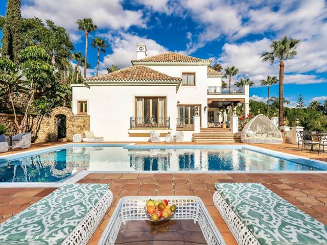 Exclusiva Villa / Chalet de 1337 m2 en venta en Marbella, España