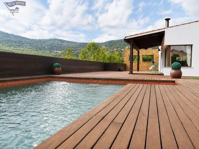 Exclusiva Villa / Chalet de 275 m2 en alquiler en Vallirana, Cataluña