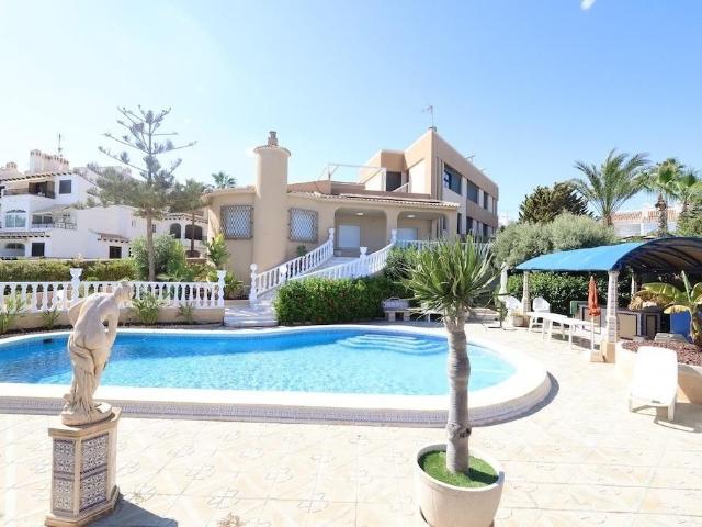 Exclusiva Villa / Chalet de 290 m2 en alquiler en Cabo Roig, España