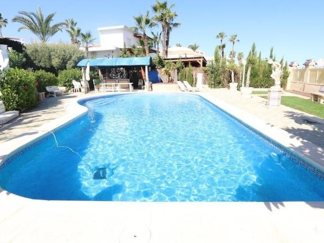 Exclusiva Villa / Chalet de 290 m2 en alquiler en Cabo Roig, España