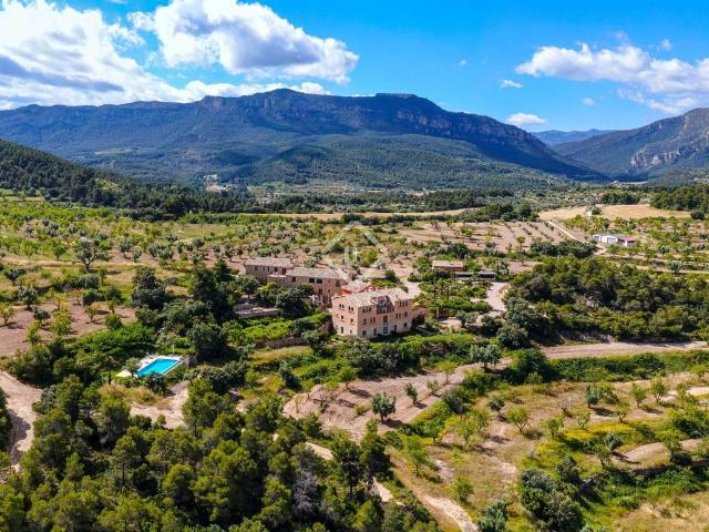 Exclusiva Villa / Chalet de 2186 m2 en venta en Valderrobres, Aragón