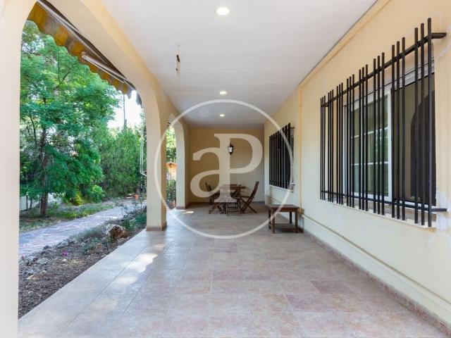 Exclusiva Villa / Chalet de 222 m2 en venta en Paterna, Comunidad Valenciana