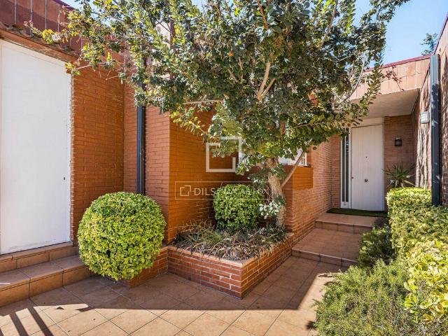 Exclusiva Villa / Chalet de 226 m2 en venta en Cerdanyola del Vallès, Cataluña