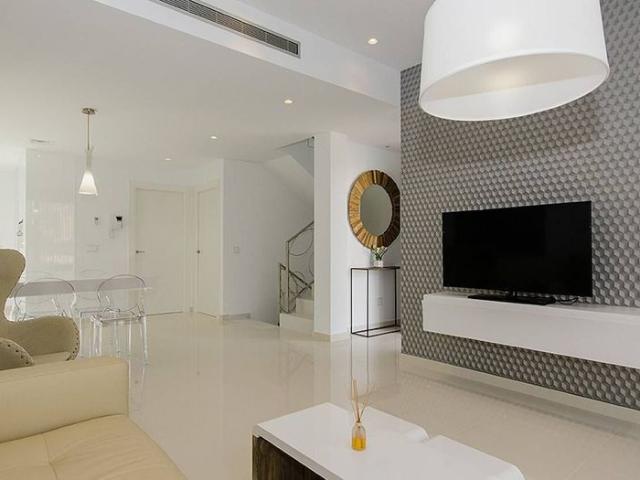 Exclusiva Villa / Chalet de 239 m2 en venta en Playas de Orihuela, España