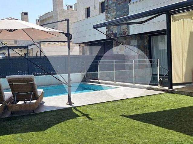 Villa / Chalet de lujo de 342 m2 en Villanueva de la Cañada, Comunidad de Madrid